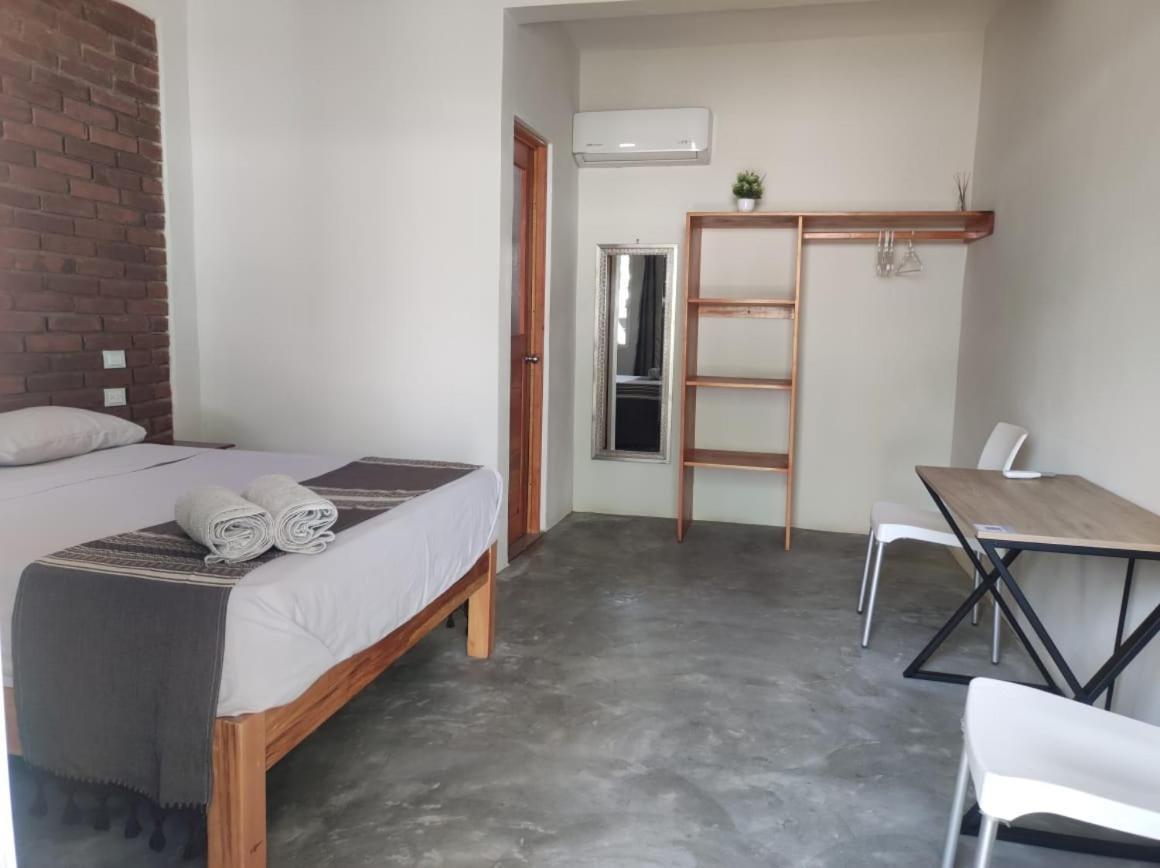 Hotel Casa Sixta A 7Min Del Aeropuerto Internacional Pmx Y 2 Cuadras Terminal Autob Ado Puerto Escondido  Exterior foto